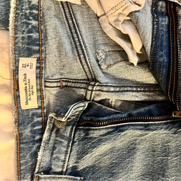 Abercrombie High Rise Relaxed Jeans - Picture 2 of 3